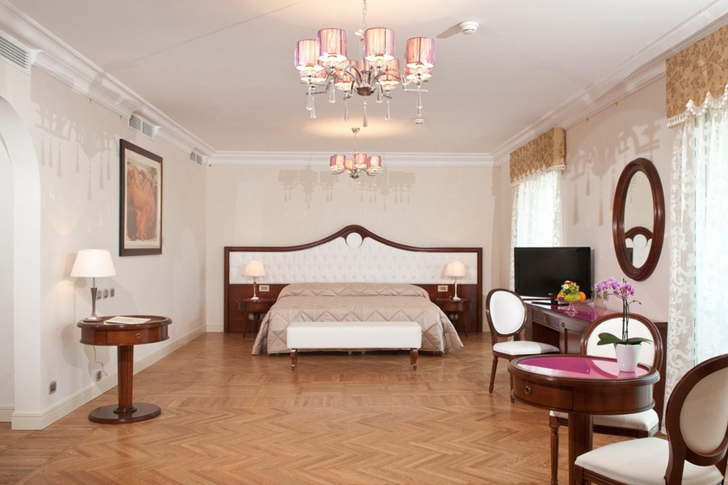 Grand Hotel Italia Κλουζ-Ναπόκα Εξωτερικό φωτογραφία A bedroom in the hotel
