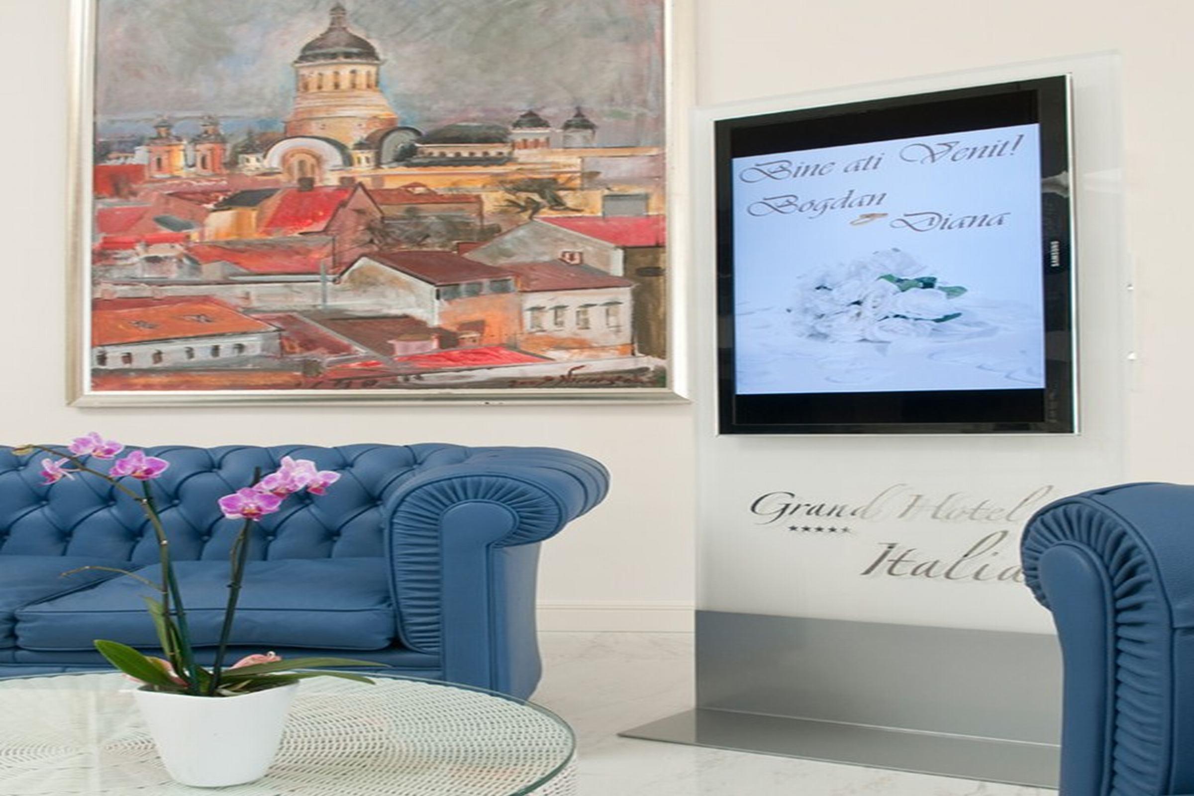 Grand Hotel Italia Κλουζ-Ναπόκα Εξωτερικό φωτογραφία A wall mounted digital picture frame