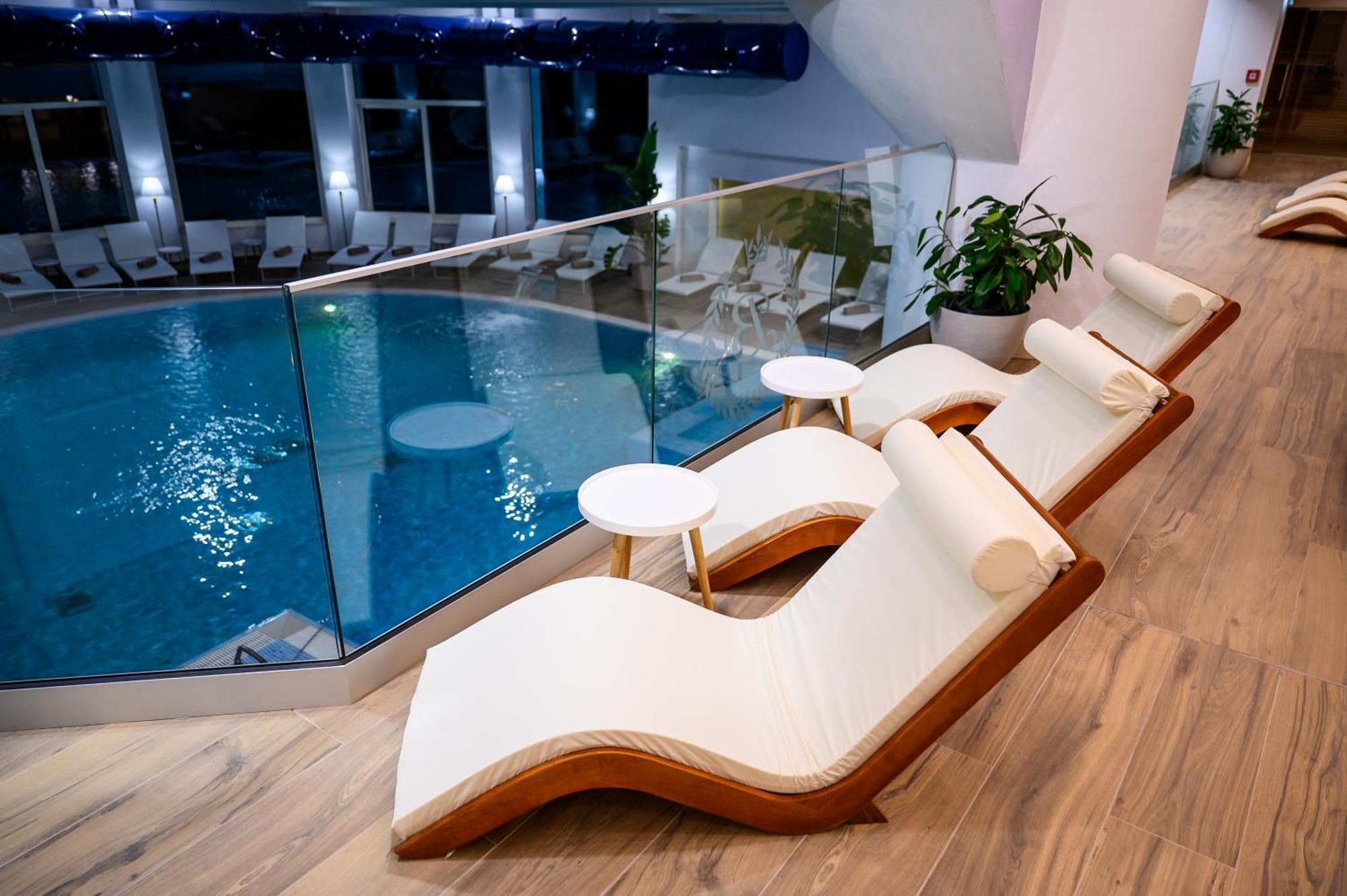 Grand Hotel Italia Κλουζ-Ναπόκα Εξωτερικό φωτογραφία The pool at the hotel