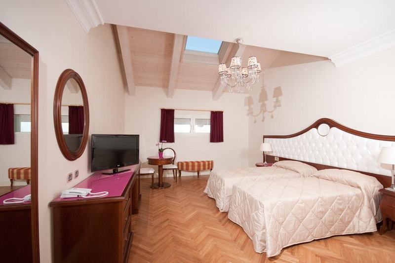 Grand Hotel Italia Κλουζ-Ναπόκα Εξωτερικό φωτογραφία A room at the hotel